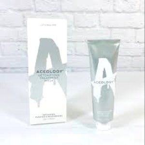 ✨Closet clear out✨ DETOXIFYING  FACE TREATMENT MASK